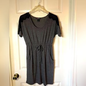 So cute! Delirious Size L gray dress with black lace lined sleeves.